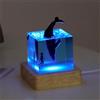 Tuzsocr Lampada a LED in resina epossidica 3D, luce notturna a forma di balena, subacqueo e squalo, scultura realistica di animali dell'oceano, modello di balena con base in legno da 70 mm, regalo in