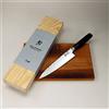 Palatina Werkstatt Pacchetto Kai Shun Premier Tim Mälzer | TDM-1722 Coltello multiuso Coltello per pomodoro seghettato | lama 16,5 cm | + tagliere fatto a mano in legno di botte (rovere) 25x15