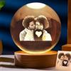 ZZTINGC Sfera Di Cristallo 3D Personalizzata Con Foto E Base Luminosa A LED, Luce Notturna A Sfera Di Cristallo Personalizzata Con Foto Incisa, Regalo For Compleanno/commemorazione/San Valentino(8cm)