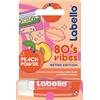 Beiersdorf Labello Peach Power 80's Vibes Retro Edition Burrocacao profumato con oli naturali e aroma di pesca, balsamo per le labbra curativo delicato (4,8 g)