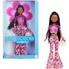 Barbie Signature - Jai My Scene, bambola da collezione con trecce nere e outifit ispirato agli anni 2000, top rosa, giacca in vinile e pantaloni floreali, giocattolo per bambini, 6+ anni, JBH84