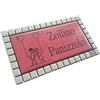 GUIZZO creart - Targa Personalizzata Nomi/Via in Ceramica, Targhetta Modificabile con Cornice Mosaico, Targhetta Porta Ingresso Numero Civico Esterno Made in Italy 17x9.5H cm, Rosa Scuro/Bianco