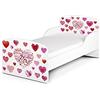 leomark Letto per bambini in legno, lettino con materasso, magnifiche stampe, spazio per dormire 140x70 cm, mobili per bambini, rete a doghe, atrezzatura stanza per bambino, motivo: LOVE CUORI ROSSI