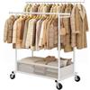 Klyvvo 110cm Doppio Stand Appendiabiti con Ruote, Portata massima 110KG Metallo Stand Appendiabiti con 48L Traspirante Cesto Portabiancheria, per Giacche, Maglioni, Scarpe, Camera da letto, Bianco
