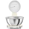 Smeg, Bilancia da Cucina Digitale e Analogica KSF01CRWW, Ciotola in Acciao Inox 1,8L Removibile, Quattro Unità di Misura g/ml e lb.oz/fl.oz, con Funzione Tara, Portata Massima 5kg, Crema