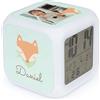 Wanapix |Sveglia Cubo Personalizzata | Volpe con Bandana | Orologio Digitale LED | 3 Lati con Foto e Nome | Batterie AAA | 7,8 cm