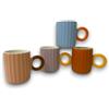KORAT Set 4 Tazze in Porcellana Rigata Colori Pastello Design Moderno con Manico Rotondo Capacità 380 ml, Dimensioni 10x8x13,5 cm Mug Colazione per Caffè, Cappuccino,Lavabile in Lavastoviglie
