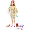 Barbie - Giornata alla Spa, bambola bionda con cucciolo, accappatoio con stampa limoni, fascia per capelli, maschera per occhi, vaschetta per pedicure, giocattolo per bambini 3+ Anni, HKT90