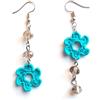 Handmade Orecchini fiore lunghi asimmetrici in pizzo con cristalli di vetro, turchese/azzurro/grigio, artigianali, Gioielli tessili/all'uncinetto, Made in Italy, Bijoux da donna, Lavorazione Artigianale