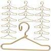GARVALON 45 Pezzi Mini Appendini per Bambole in Lega Dorata 40mm per Vestiti Casual in Miniatura per Armadio Bambole Casa Mini