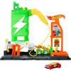 Hot Wheels 'Let's Race' Netflix - Area di Servizio Super Ricarica, playset con 4 stazioni di rifornimento, ascensore e parcheggio fino a 10 auto, 1 macchinina inclusa, 4+ anni, HTN79