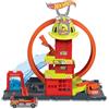 Hot Wheels - City Caserma dei Pompieri con Super Loop, con 1 macchinina, ascensore azionato manualmente, rampa simil-acquatica, Giocattolo per Bambini 4+ Anni, HKX41