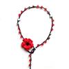 Meraki Studio collana fiore con perline di madreperla e cristalli di vetro, nero e rosso, collana lunga lariat/a cravatta all'uncinetto, artigianato italiano, made in Italy