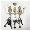 Fitwish MP CREATIVE SRL Portachiavi in Legno a Forma di Casa.Idea Regalo Perfetto per Lui e Lei,Natale e San Valentino,Ideale per Decorare la Casa Personalizzato con nomi (3 posti Bianco-color Legno)