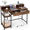 LIFEZEAL Scrivania per computer con prese, tavolo da casa con armadio superiore cassetto e 2 ripiani, tavolo da gioco con struttura aperta in metallo resistente (marrone rustico)