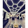 rivestiiltuogarage Plafoniera led soffitto esagonale a nido d'ape modulabile | 63600 lumen & 6400K per garage officina salone auto palestra e barber shop - [2.40 x 4.80 m]
