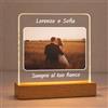 ANVILA Lampada Foto Personalizzata Coppia LED, Plexiglass con Nomi e Dedica, Regalo Romantico Anniversario San Valentino, Luce Notturna Personalizzata con Base Legno regali personalizzati per lui e lei