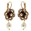 Mokilu' - Gioielli - Orecchini Vintage - Donna - Ottone dorato 24kt - Motivo Floreale con al centro una rosa con perla e piccole perle avorio intorno e perla naturale pendente