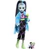 Monster High - Frankie Stein Creepover Party, bambola con outfit dettagliato e accessori per il pigiama party, cucciolo Watzie incluso, giocattolo per bambini, 4+ anni, HKY68