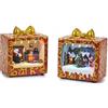EMPOTEC Scena FESTIVITÀ Natalizia in Pacco Regalo Paesaggio Villaggio Natale Movimento Suono e Luci Decorazione Soprammobile Centro Tavola Alta qualità Idee Regalo 20x19x15cm Assortiti (1pz)