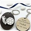 Ingrosso e Risparmio 20 Portachiavi con Ciondolo in Legno e Applicazione Scarpa con Pallone da Calcio Personalizzabili, bomboniere Comunione Bambino (con Personalizzazione-con Confezione Panna)