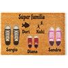NANNUK Baby creations NANNUK - Zerbino personalizzato in fibra di cocco con scarpe familiari + animali domestici | cambia il colore delle scarpe | misura 70 x 40 cm (Familia 4 + 2 animale)
