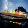 Tashace 7 Sfere di Cristallo Colorate Con Supporto in Legno e Luce LED - 40 mm, per Chakra, Casa, Soggiorno, Spazio - Luce Notturna e Decorazione
