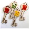 DLM Bomboniere DLM33367 (kit 12 pezzi) Calamita Magnete Legno Chiave Portafortuna Festa 18 Anni Diciottesimo Compleanno Confettata Segnaposto bomboniera regalo