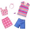 Barbie & Ken Fashions - Set di 2 vestiti e accessori, 1 vestito e bracciale con stampa ghepardo per bambola Barbie e 1 camicia e pantaloncini con occhiali da sole per bambola Ken