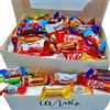 IAMI Assortimento di Mini Cioccolate | Scatola Gourmet Cioccolatini I Versioni Miniature di Kit Kat, Toblerone, Kinder Bueno, Twix, Snickers, Kinder Cioccolato, Schoko-bons. [IAMI]