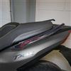 labelbike - Adesivi 3D Moto Maniglie Passeggero senza bauletto Protezione e Decorazione in Resina compatibile con YAMAHA Tmax 2022-2024 Colore Rosso Metal