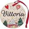 Corredino Neonato Pallina di Natale Personalizzata con Nome Vittoria, Decorazione Natalizia in legno 100% Italiana, cerchietto albero natale da 8 cm (legno, Vittoria)