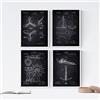 Nacnic set 4 Stampe artistiche sfondo nero brevetto elica, ancora, timone, barca a vela. Manifesti con invenzioni e vecchi brevetti. Sport acquatici ed equipaggiamento tecnico.