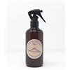 Be Fragrances Profumo per tessuti 250ml fior di peonia. Una fragranza gratificante e positiva, capace di emozionare.
