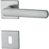 Ghidini Maniglia per porte interne NION, zama, in diverse finiture, con rosetta quadtata 50x50x5 mm e bocchetta foto CHIAVE, adatta per porte con spessore di 38-42mm (ZCS)