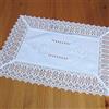 matches21 HOME & HOBBY matches21 - Runner da tavola con ricami pregiati, orlo e pizzo bianco lana, 35 x 50 cm, in poliestere