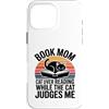 Funny Reading Cat Lover Book Mom Humor Custodia per iPhone 16 Pro Max Libro Mamma Amante Gatto Lettura Mentre Il Gatto Mi Giudica