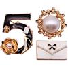 XaiYimee Celebrity Designer - Spilla da donna vintage in metallo con perla sintetica, F, metallo, perla sintetica, F, metallo, perla sintetica, F, Metallo, Perla sintetica