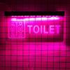 KEYQEEN Insegna al Neon a LED per WC con oscuramento a 10 Colori, luci al Neon per Ingresso WC WC, luci notturne per insegne Luminose sospese a Parete,40x20cm