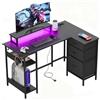 DEVAISE Scrivania Angolare L 123×80 cm con cassetti, scrivania con presa elettrica e USB, tavolo computer con spazio di archiviazione per home office e camera da letto, nero