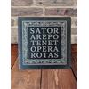 Generico Targa Decorativa SATOR Quadrato Magico in Ardesia, Incisione Artistica, 20 x 20 cm, Grigio, Fatto a Mano, Stile Minimalista, Palindromo