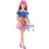 Barbie Mysteries: Beach Detectives Daisy Doll indossa un vestito rimovibile firmato con accessori narrativi, tra cui gattino