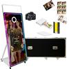 JIAQINMOTD Cabina fotografica a specchio magico da 65 pollici con touch screen interattivo da 32 pollici, luce quadrata RGB, mini PC e custodia da viaggio per feste di nozze e noleggio eventi (bianco, cabina