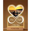 Panorama Lampada Personalizzata Grande Cuore Infinito - 15x22 cm - Quadro Foto LED Comodino - Luce Notturna da Presa Tavolo USB - Decorazioni Casa - Regali San Valentino per lui, Donna, Compleanno.