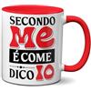 Fashion Graphic Tazza Ufficio Divertente - Secondo Me è come dico Io - Tazza Colazione per regalo Uomo e Regalo Donna - Regali Mamma - Regali Amica Speciale Compleanno - Gadget (Rosso)
