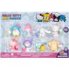 Giochi Preziosi Hello Kitty 2 Figure - Confezione da 8 personaggi ufficiali da collezionista - Carini personaggi Hello Kitty in abiti divertenti - Perfetto per sacchetti per feste, decorazioni torte, regali e