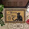 Bioonce Zerbino con scritta A Witch Lives Here con gatti neri, antiscivolo, divertente, decorazione per bagno, cucina, portico, decorazione per la casa e l'ingresso, 45 x 76 cm