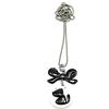 Handmade Collana lunga con cane nero su disco bianco e fiocco