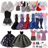 Xerteam 26 vestiti per bambole compatibili con bambole da ragazza da 29 cm, include gilet in peluche, abito corto in peluche, abito da sera, abito in denim, maxi abito con paillettes, set 3 accessori, 4 paia