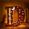 BiiKoon Lampada da Parete con Lettera con Nome Personalizzato in Legno, Luce Notturna con Lettera Personalizzata, 7 Colori A LED, Lampade con Segnaletica Decorativa USB